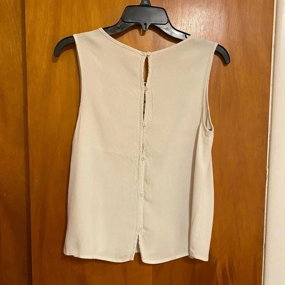 Forever 21 Shell Sleeveless Top with a Large Crochet Appliqué, Size SP - Picture 4 of 5